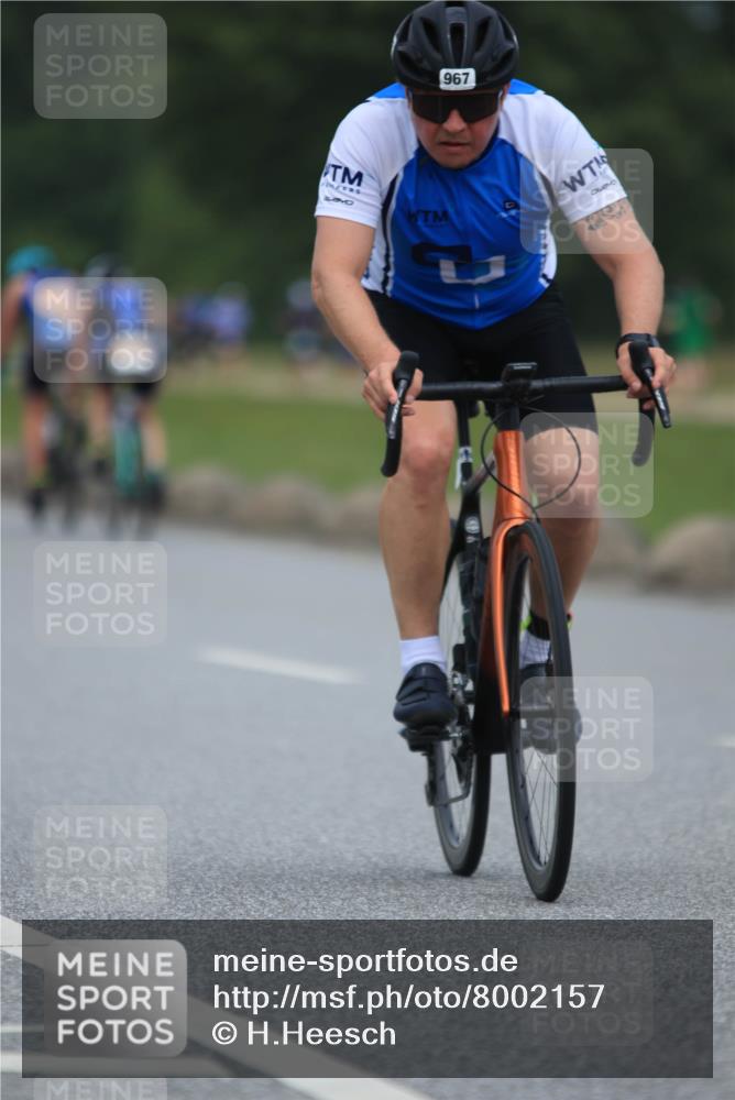 21.06.2025 - 27. Vierlanden-Triathlon H.Heesch http://msf.ph/oto/8002157 15.06.2025 12:40:39 Radfahren 967 meine-sportfotos.de