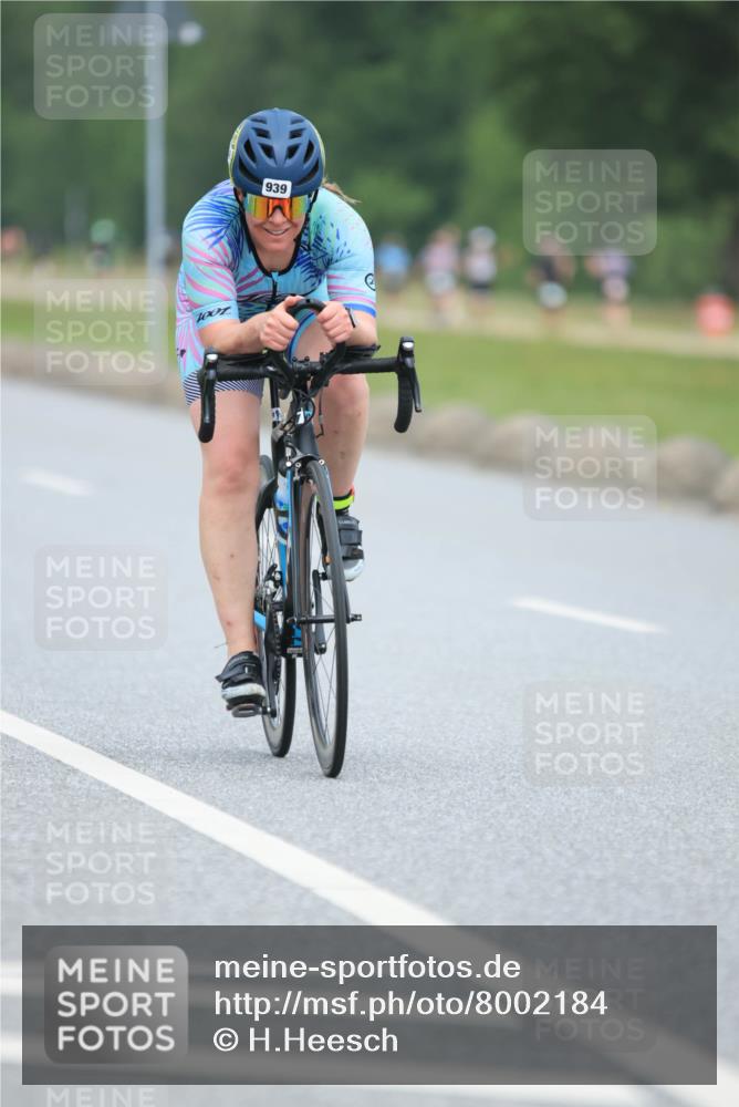 21.06.2025 - 27. Vierlanden-Triathlon H.Heesch http://msf.ph/oto/8002184 15.06.2025 12:41:15 Radfahren 939 meine-sportfotos.de