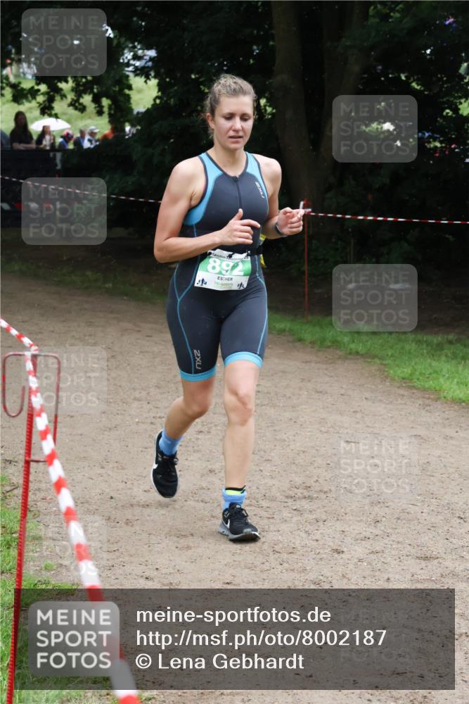 21.06.2025 - 27. Vierlanden-Triathlon Lena Gebhardt http://msf.ph/oto/8002187 15.06.2025 14:07:51 Laufen  meine-sportfotos.de