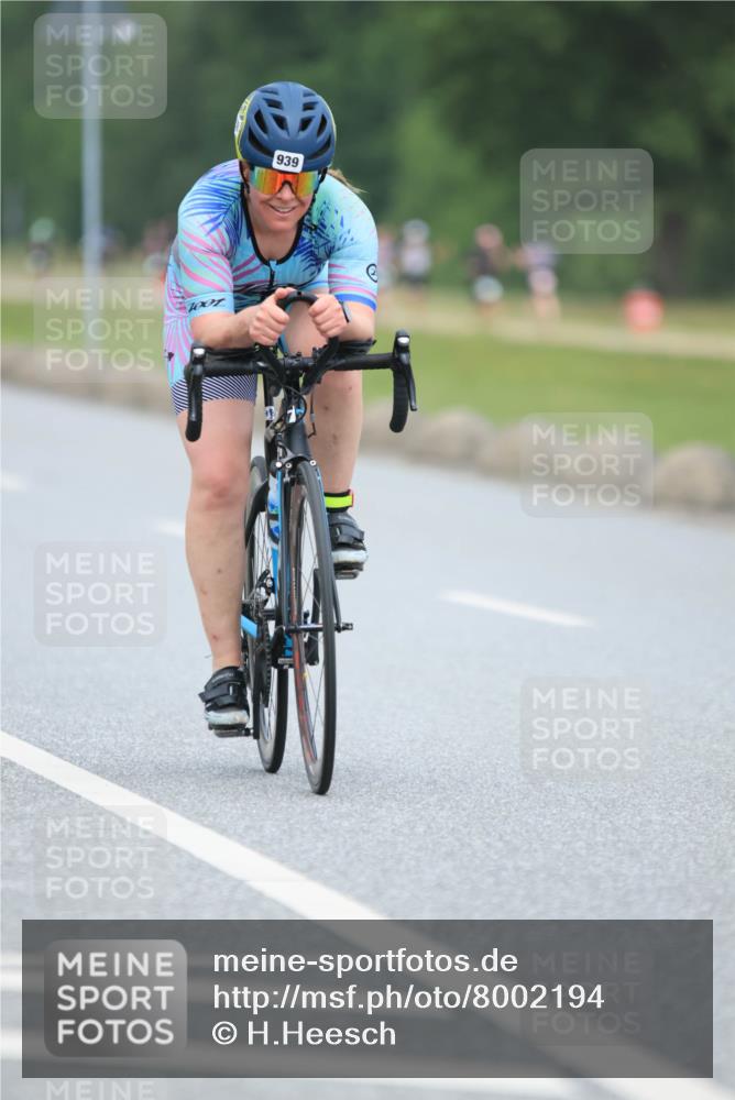 21.06.2025 - 27. Vierlanden-Triathlon H.Heesch http://msf.ph/oto/8002194 15.06.2025 12:41:15 Radfahren 939 meine-sportfotos.de
