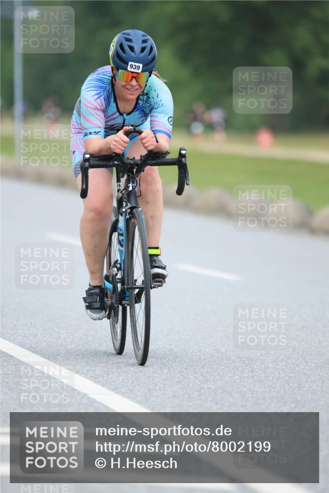 21.06.2025 - 27. Vierlanden-Triathlon H.Heesch http://msf.ph/oto/8002199 15.06.2025 12:41:15 Radfahren 939 meine-sportfotos.de