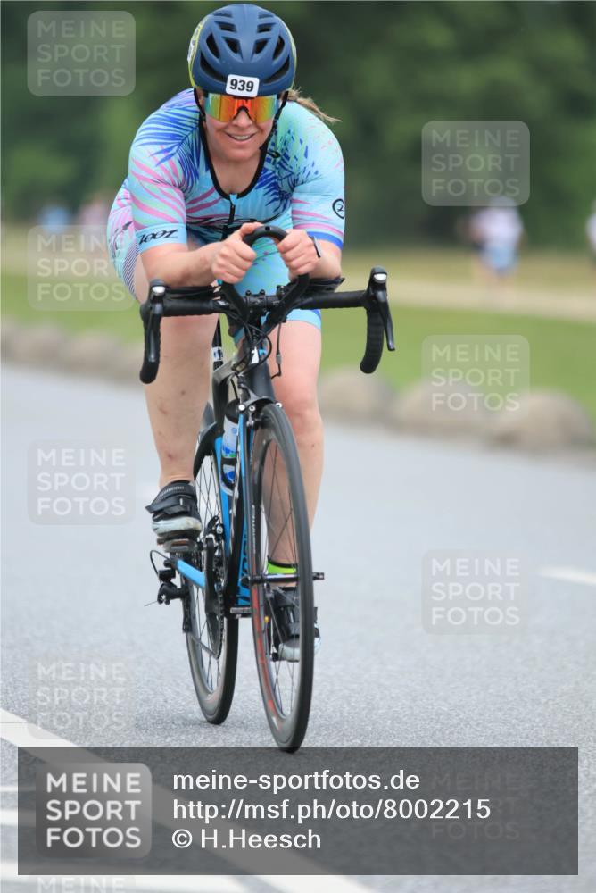 21.06.2025 - 27. Vierlanden-Triathlon H.Heesch http://msf.ph/oto/8002215 15.06.2025 12:41:15 Radfahren 939 meine-sportfotos.de