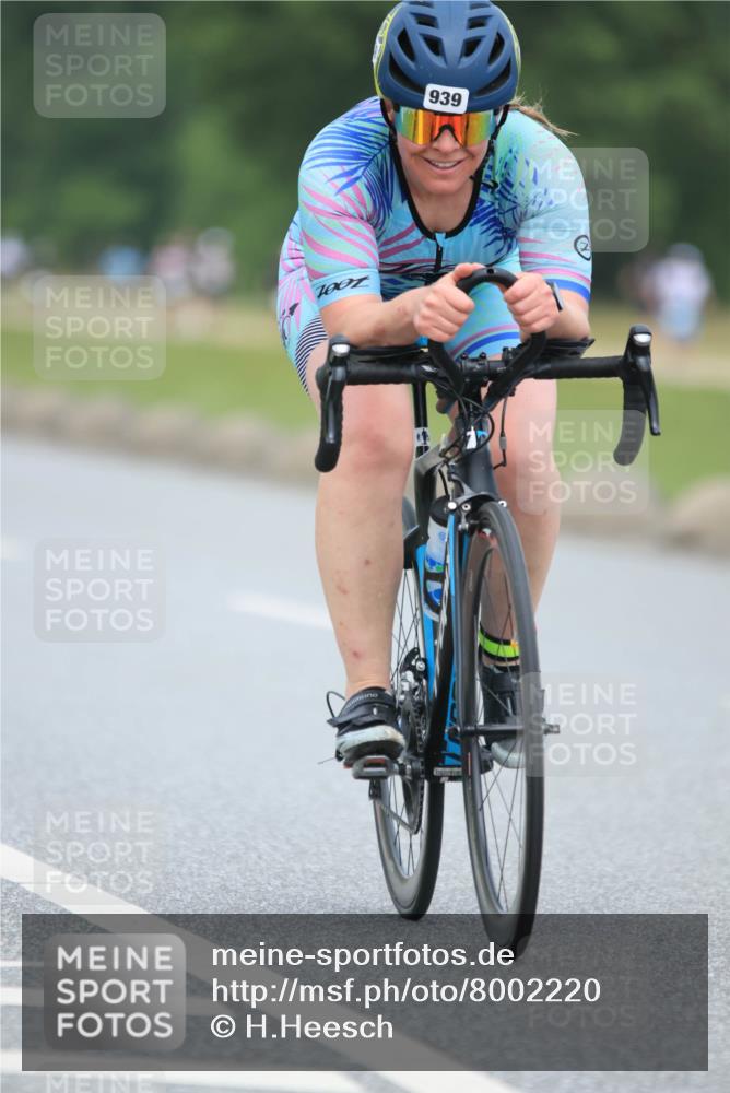 21.06.2025 - 27. Vierlanden-Triathlon H.Heesch http://msf.ph/oto/8002220 15.06.2025 12:41:15 Radfahren 939 meine-sportfotos.de