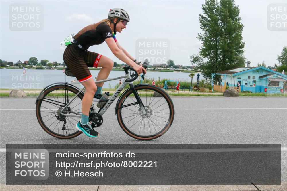 21.06.2025 - 27. Vierlanden-Triathlon H.Heesch http://msf.ph/oto/8002221 15.06.2025 12:39:52 Radfahren 899, 909 meine-sportfotos.de