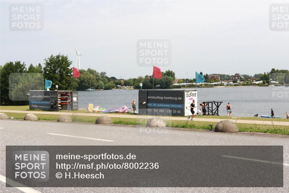 21.06.2025 - 27. Vierlanden-Triathlon H.Heesch http://msf.ph/oto/8002236 15.06.2025 11:46:56 Radfahren 778, 801 meine-sportfotos.de