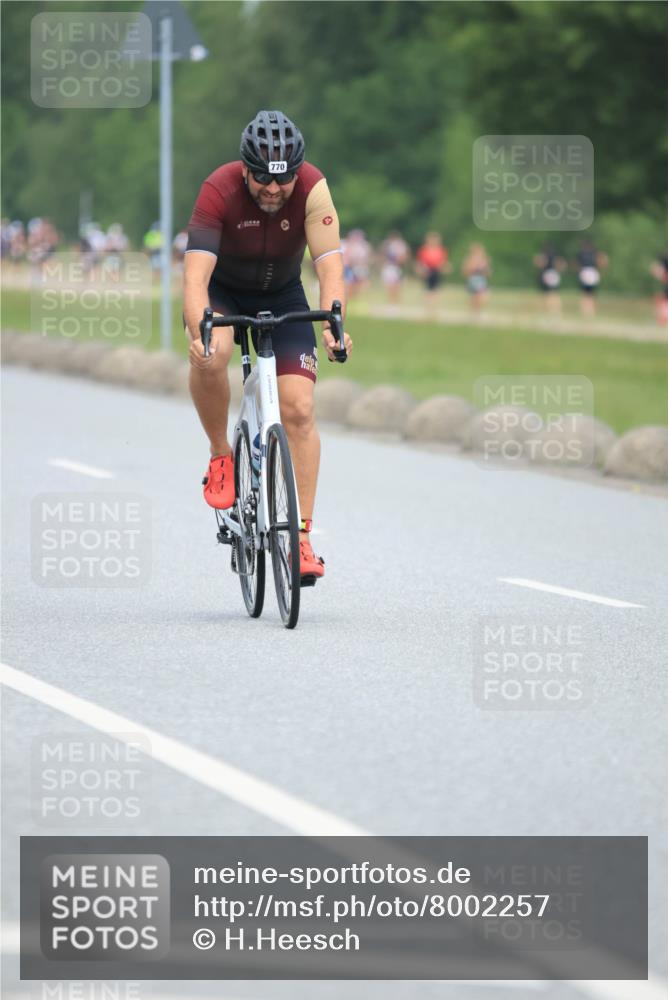 21.06.2025 - 27. Vierlanden-Triathlon H.Heesch http://msf.ph/oto/8002257 15.06.2025 12:41:55 Radfahren 770, 878 meine-sportfotos.de