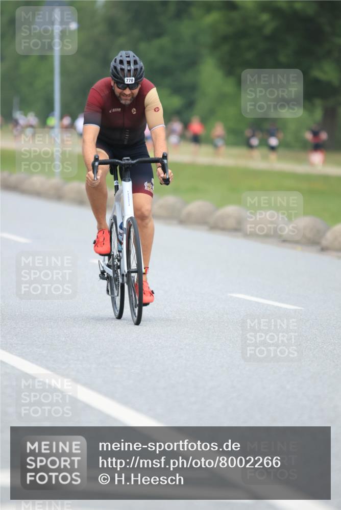 21.06.2025 - 27. Vierlanden-Triathlon H.Heesch http://msf.ph/oto/8002266 15.06.2025 12:41:55 Radfahren 770, 878 meine-sportfotos.de