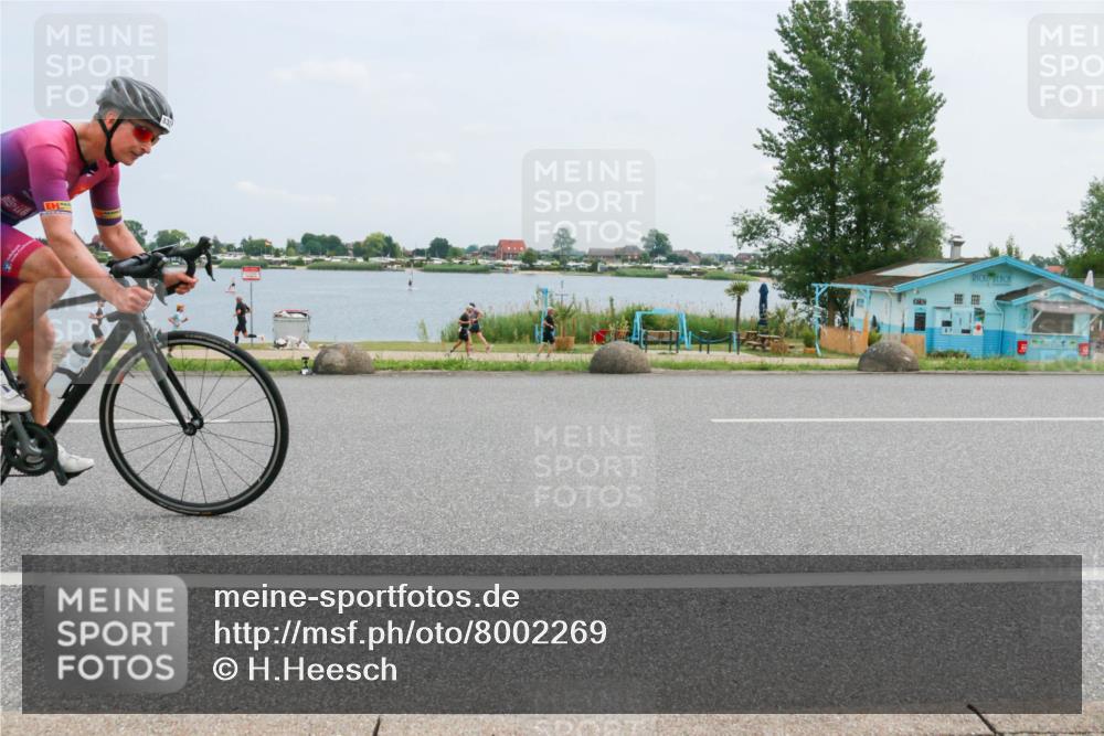 21.06.2025 - 27. Vierlanden-Triathlon H.Heesch http://msf.ph/oto/8002269 15.06.2025 12:40:16 Radfahren 833 meine-sportfotos.de