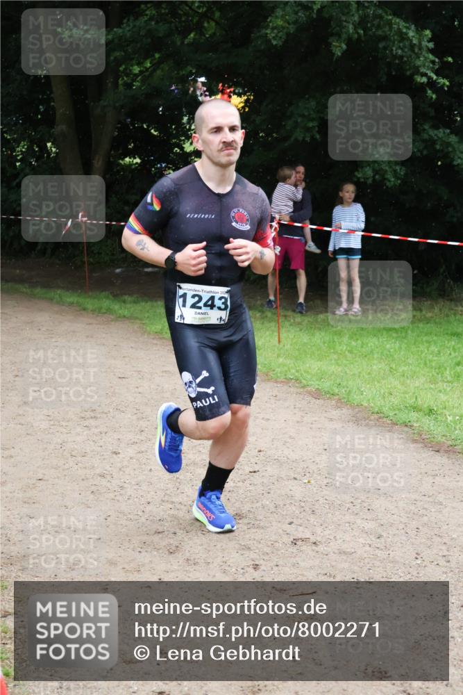21.06.2025 - 27. Vierlanden-Triathlon Lena Gebhardt http://msf.ph/oto/8002271 15.06.2025 14:07:55 Laufen 202, 1243 meine-sportfotos.de
