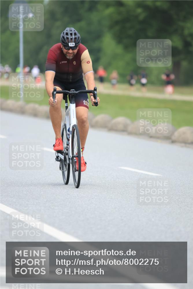 21.06.2025 - 27. Vierlanden-Triathlon H.Heesch http://msf.ph/oto/8002275 15.06.2025 12:41:55 Radfahren 770, 878 meine-sportfotos.de