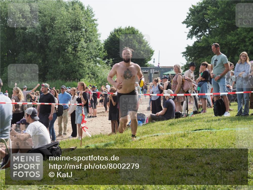 15.06.2025 - 27. Vierlanden-Triathlon KatJ http://msf.ph/oto/8002279 15.06.2025 09:58:12 Schwimmen 289, 321 meine-sportfotos.de