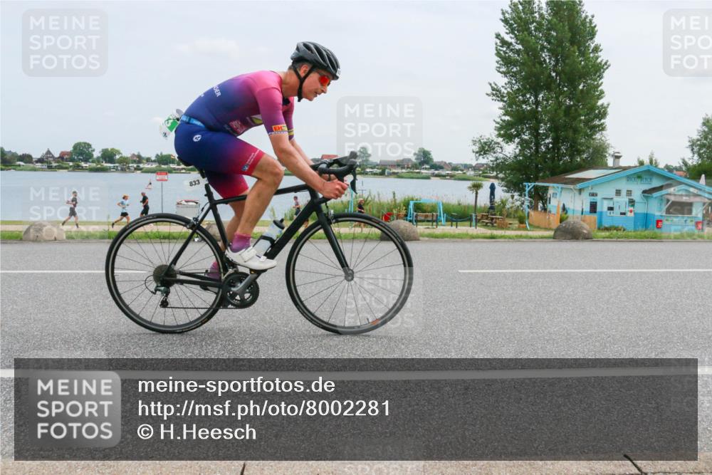 21.06.2025 - 27. Vierlanden-Triathlon H.Heesch http://msf.ph/oto/8002281 15.06.2025 12:40:16 Radfahren 833 meine-sportfotos.de