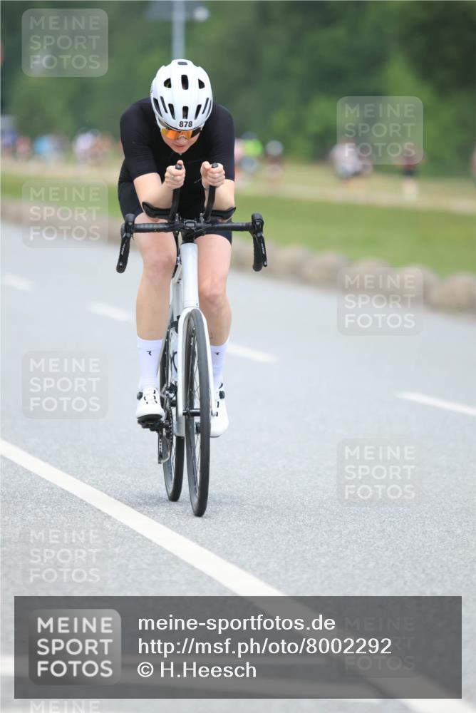 21.06.2025 - 27. Vierlanden-Triathlon H.Heesch http://msf.ph/oto/8002292 15.06.2025 12:42:02 Radfahren 687, 815, 878 meine-sportfotos.de