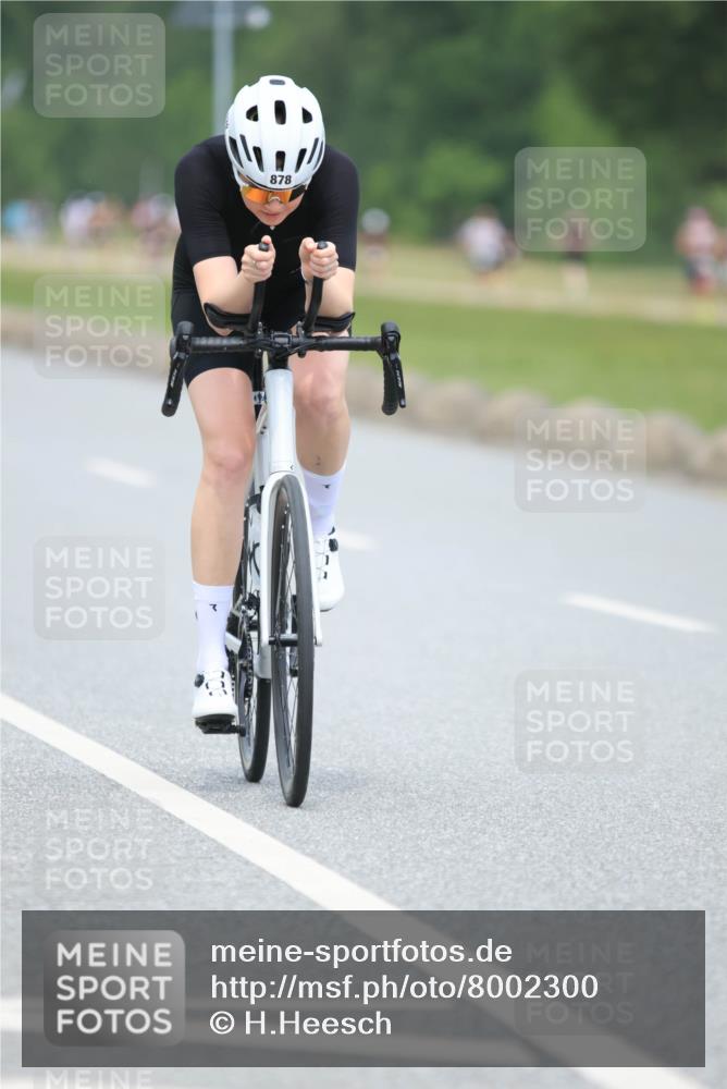 21.06.2025 - 27. Vierlanden-Triathlon H.Heesch http://msf.ph/oto/8002300 15.06.2025 12:42:02 Radfahren 687, 815, 878 meine-sportfotos.de
