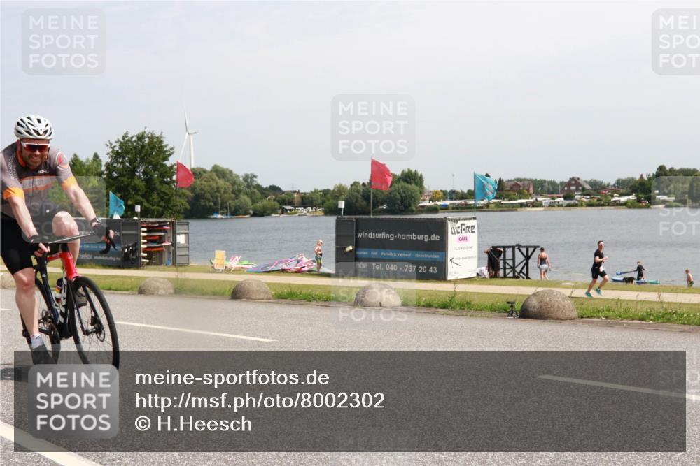 21.06.2025 - 27. Vierlanden-Triathlon H.Heesch http://msf.ph/oto/8002302 15.06.2025 11:46:58 Radfahren 778, 801 meine-sportfotos.de