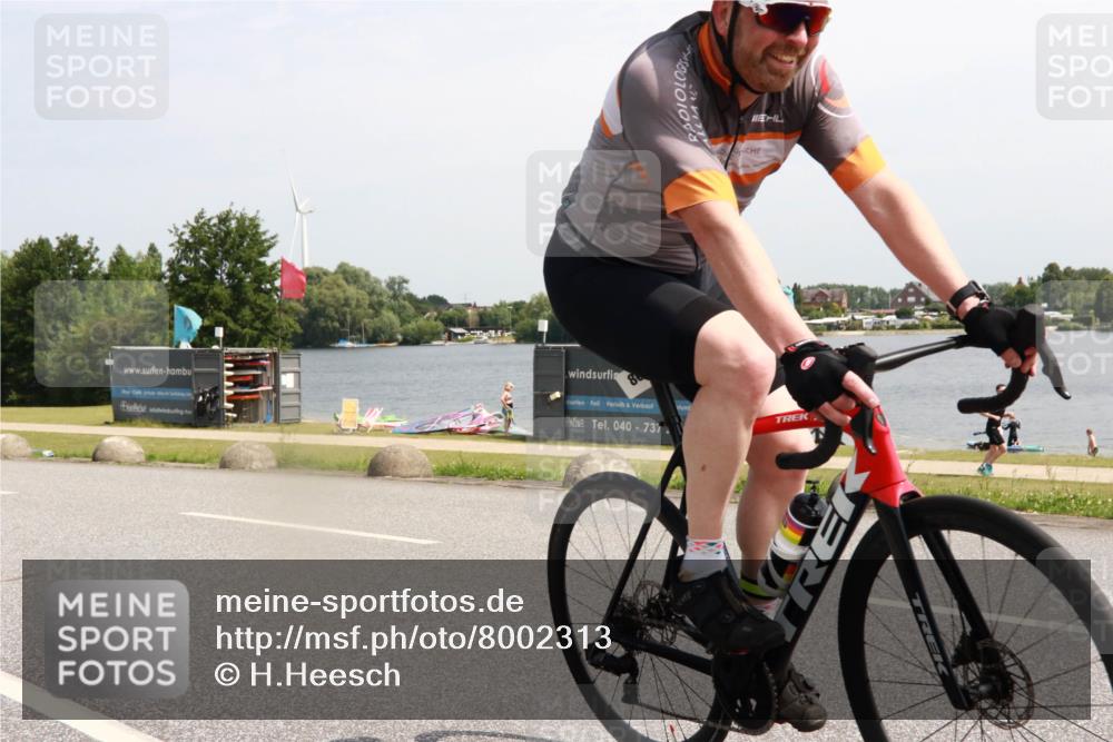 21.06.2025 - 27. Vierlanden-Triathlon H.Heesch http://msf.ph/oto/8002313 15.06.2025 11:46:59 Radfahren 778, 801 meine-sportfotos.de