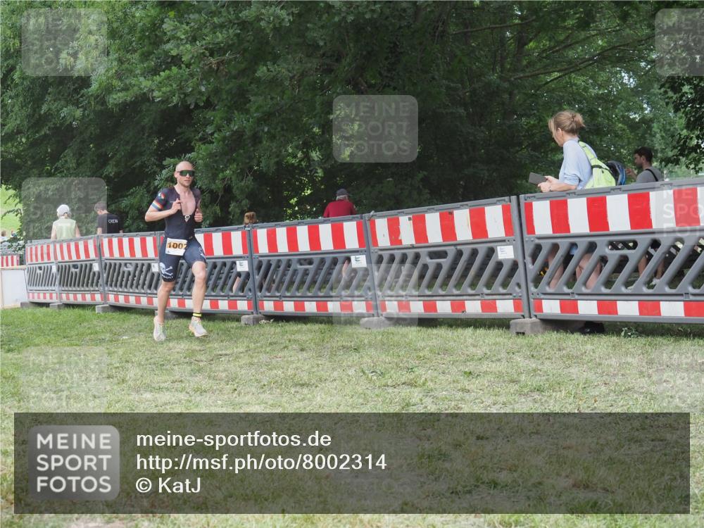 21.06.2025 - 27. Vierlanden-Triathlon KatJ http://msf.ph/oto/8002314 15.06.2025 12:56:06 Ziel 2, 1002 meine-sportfotos.de
