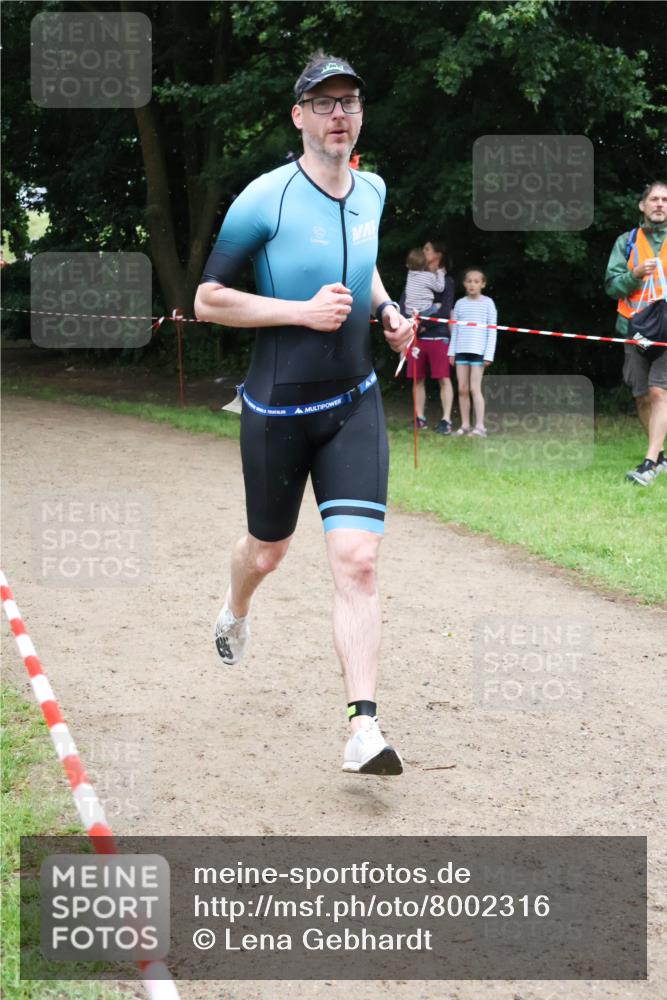 21.06.2025 - 27. Vierlanden-Triathlon Lena Gebhardt http://msf.ph/oto/8002316 15.06.2025 14:08:17 Laufen  meine-sportfotos.de