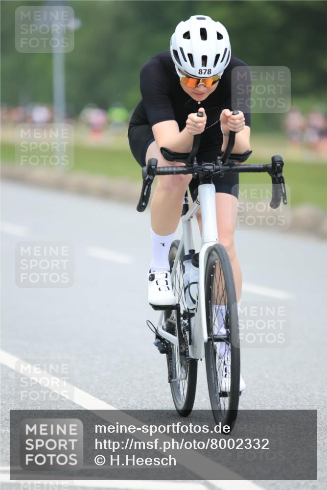 21.06.2025 - 27. Vierlanden-Triathlon H.Heesch http://msf.ph/oto/8002332 15.06.2025 12:42:03 Radfahren 687, 815, 878, 925 meine-sportfotos.de