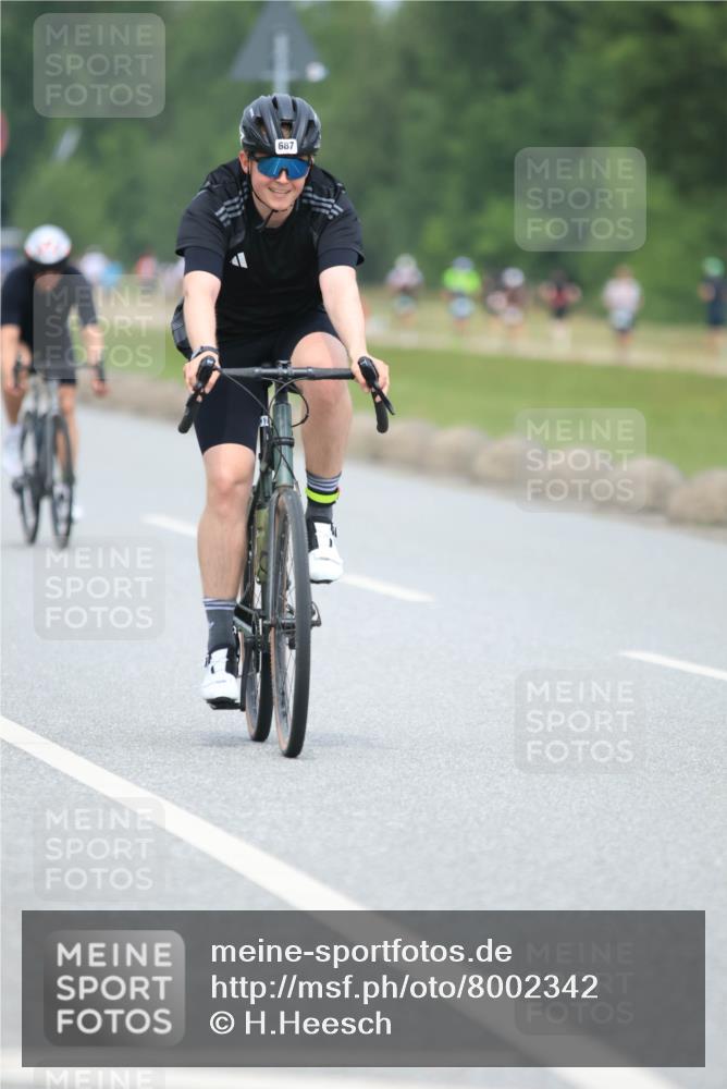 21.06.2025 - 27. Vierlanden-Triathlon H.Heesch http://msf.ph/oto/8002342 15.06.2025 12:42:06 Radfahren 687, 776, 815, 878, 925 meine-sportfotos.de