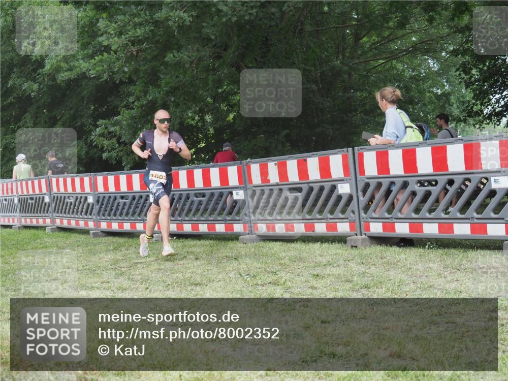 21.06.2025 - 27. Vierlanden-Triathlon KatJ http://msf.ph/oto/8002352 15.06.2025 12:56:06 Ziel 2, 1002 meine-sportfotos.de