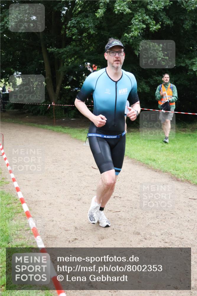 21.06.2025 - 27. Vierlanden-Triathlon Lena Gebhardt http://msf.ph/oto/8002353 15.06.2025 14:08:17 Laufen  meine-sportfotos.de