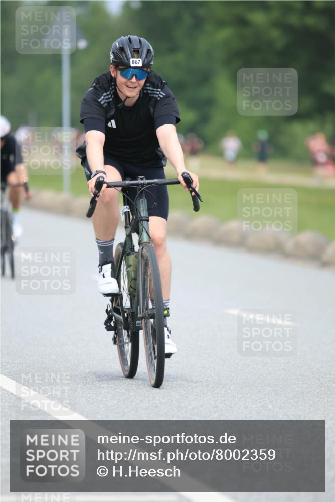 21.06.2025 - 27. Vierlanden-Triathlon H.Heesch http://msf.ph/oto/8002359 15.06.2025 12:42:06 Radfahren 687, 776, 815, 878, 925 meine-sportfotos.de