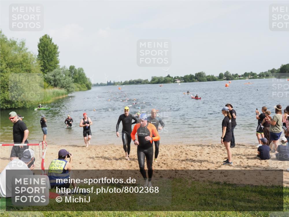 21.06.2025 - 27. Vierlanden-Triathlon MichiJ http://msf.ph/oto/8002368 15.06.2026 10:05:12 Schwimmen 364, 382, 384, 412, 422 meine-sportfotos.de