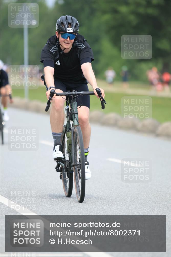 21.06.2025 - 27. Vierlanden-Triathlon H.Heesch http://msf.ph/oto/8002371 15.06.2025 12:42:06 Radfahren 687, 776, 815, 878, 925 meine-sportfotos.de