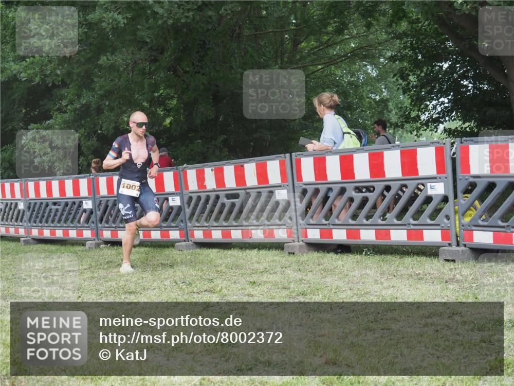 21.06.2025 - 27. Vierlanden-Triathlon KatJ http://msf.ph/oto/8002372 15.06.2025 12:56:06 Ziel 2, 1002 meine-sportfotos.de