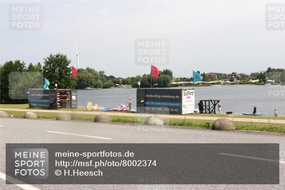 21.06.2025 - 27. Vierlanden-Triathlon H.Heesch http://msf.ph/oto/8002374 15.06.2025 11:47:00 Radfahren 801 meine-sportfotos.de