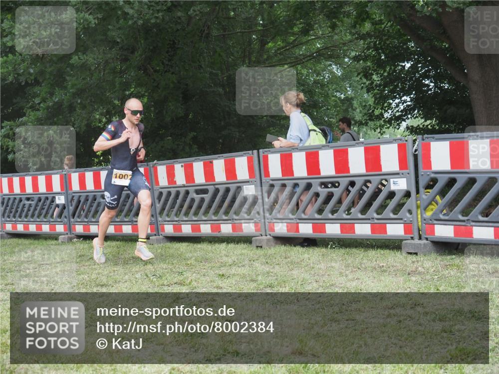 21.06.2025 - 27. Vierlanden-Triathlon KatJ http://msf.ph/oto/8002384 15.06.2025 12:56:07 Ziel 2, 1002 meine-sportfotos.de