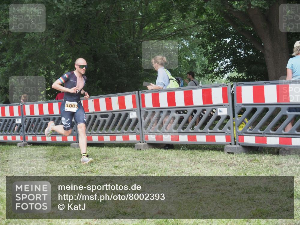 21.06.2025 - 27. Vierlanden-Triathlon KatJ http://msf.ph/oto/8002393 15.06.2025 12:56:07 Ziel 2, 1002 meine-sportfotos.de