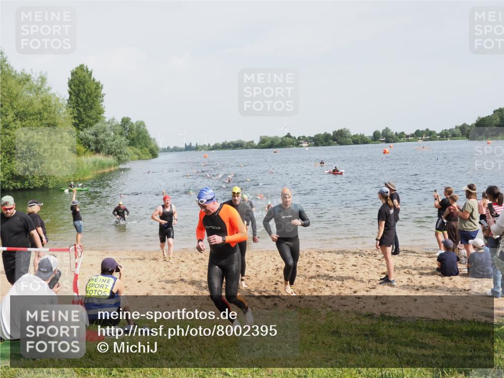 21.06.2025 - 27. Vierlanden-Triathlon MichiJ http://msf.ph/oto/8002395 15.06.2026 10:05:13 Schwimmen 364, 382, 384, 402, 412, 422 meine-sportfotos.de