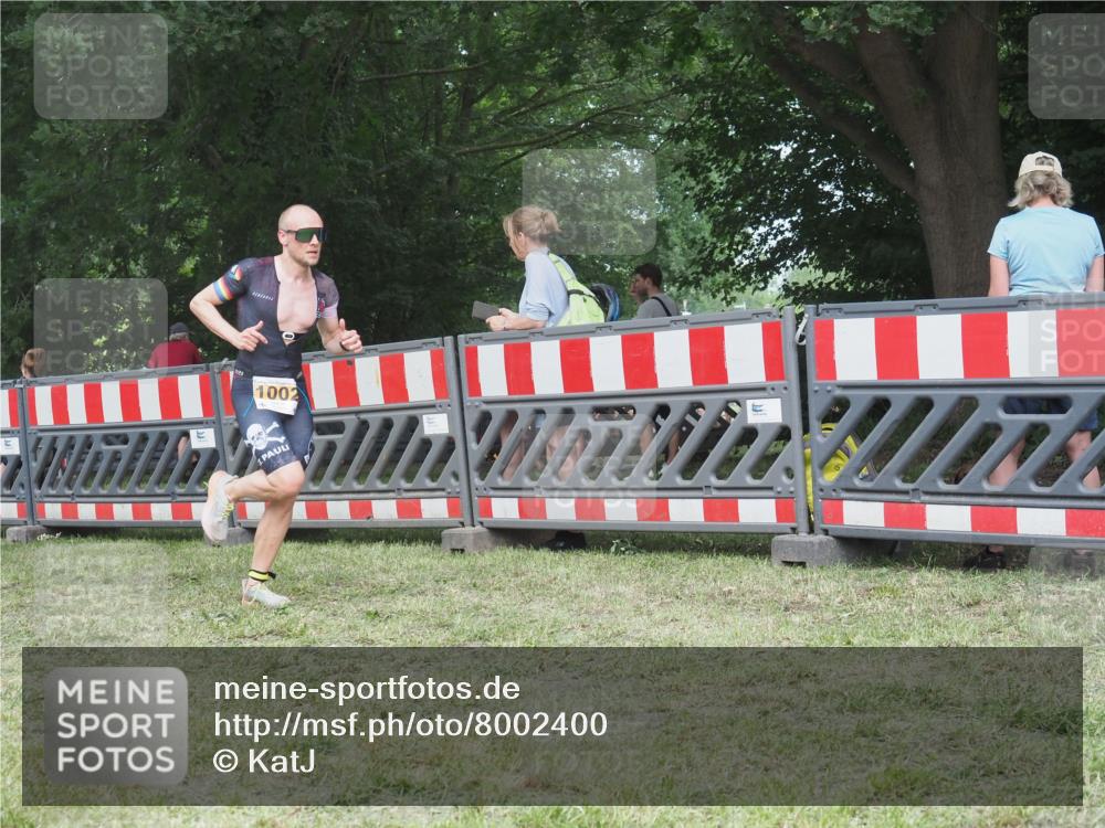 21.06.2025 - 27. Vierlanden-Triathlon KatJ http://msf.ph/oto/8002400 15.06.2025 12:56:07 Ziel 2, 1002 meine-sportfotos.de