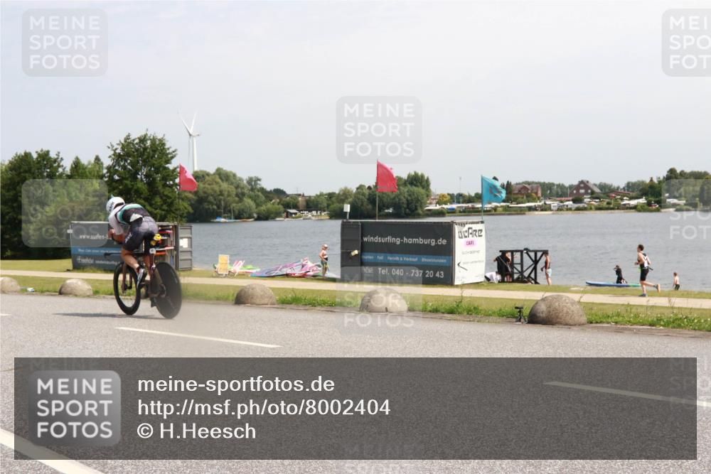 21.06.2025 - 27. Vierlanden-Triathlon H.Heesch http://msf.ph/oto/8002404 15.06.2025 11:47:02 Radfahren 801, 831 meine-sportfotos.de
