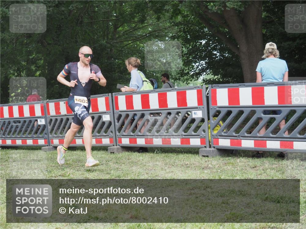 21.06.2025 - 27. Vierlanden-Triathlon KatJ http://msf.ph/oto/8002410 15.06.2025 12:56:07 Ziel 2, 1002 meine-sportfotos.de