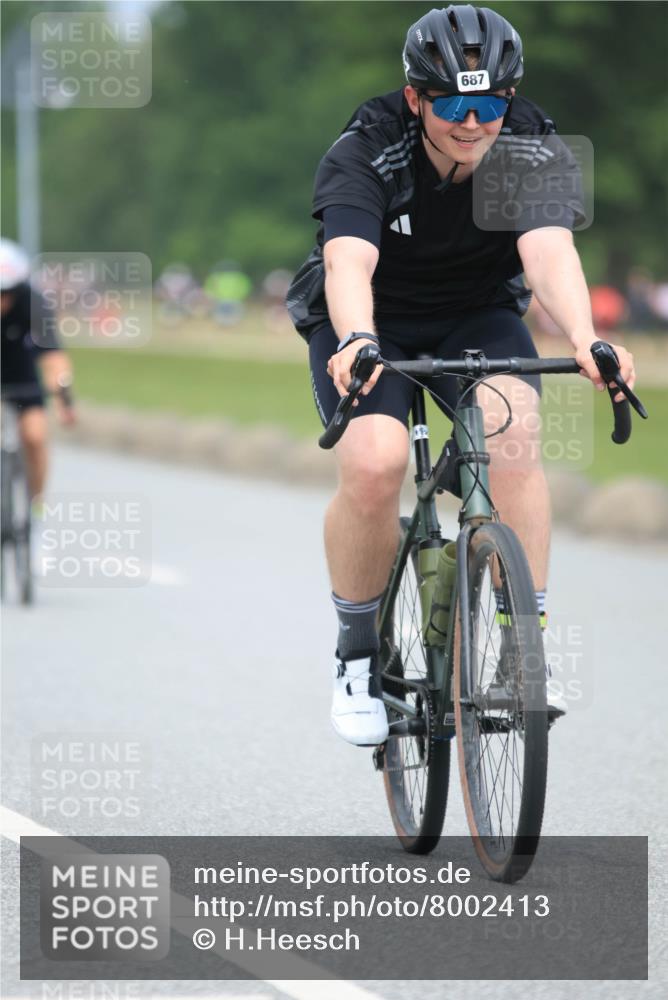 21.06.2025 - 27. Vierlanden-Triathlon H.Heesch http://msf.ph/oto/8002413 15.06.2025 12:42:07 Radfahren 687, 776, 815, 878, 925 meine-sportfotos.de