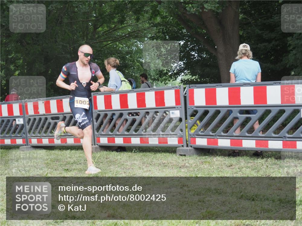 21.06.2025 - 27. Vierlanden-Triathlon KatJ http://msf.ph/oto/8002425 15.06.2025 12:56:07 Ziel 2, 1002 meine-sportfotos.de