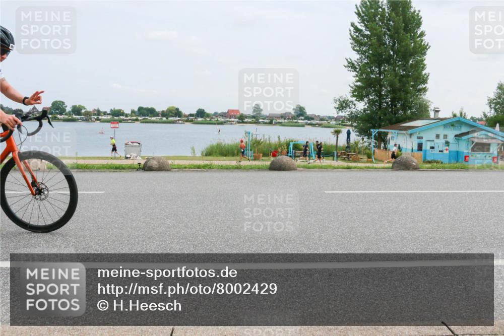 21.06.2025 - 27. Vierlanden-Triathlon H.Heesch http://msf.ph/oto/8002429 15.06.2025 12:40:41 Radfahren 967 meine-sportfotos.de