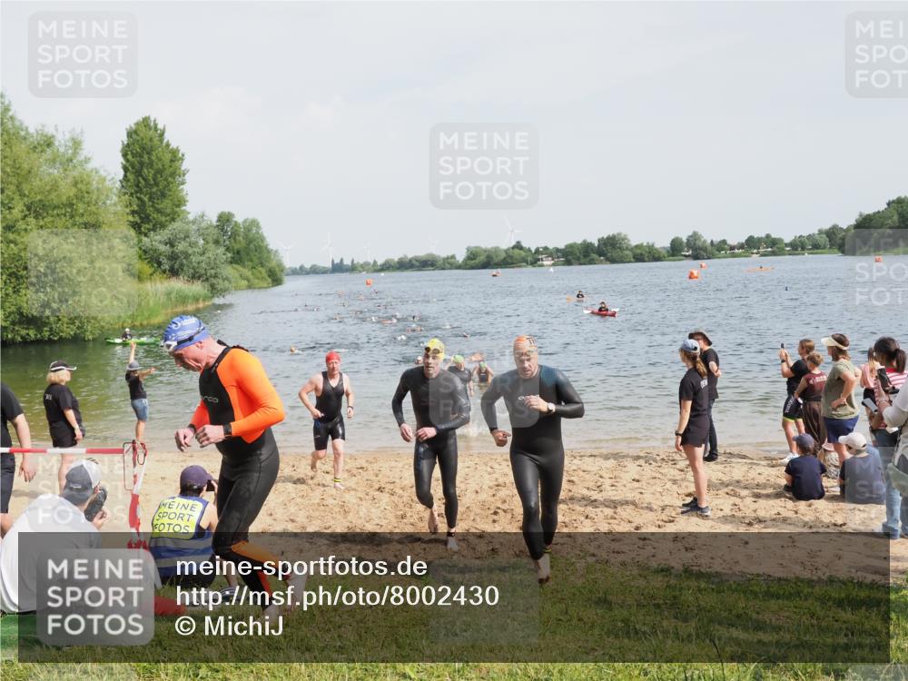 21.06.2025 - 27. Vierlanden-Triathlon MichiJ http://msf.ph/oto/8002430 15.06.2026 10:05:14 Schwimmen 364, 382, 384, 393, 402, 422 meine-sportfotos.de