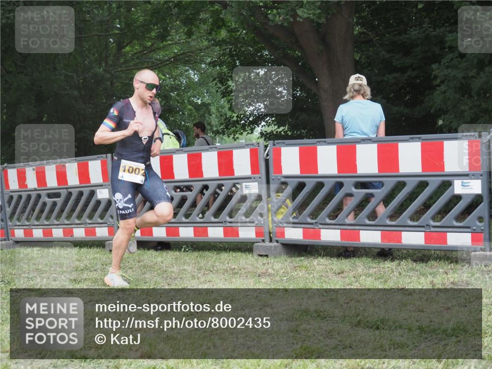 21.06.2025 - 27. Vierlanden-Triathlon KatJ http://msf.ph/oto/8002435 15.06.2025 12:56:07 Ziel 2, 1002 meine-sportfotos.de