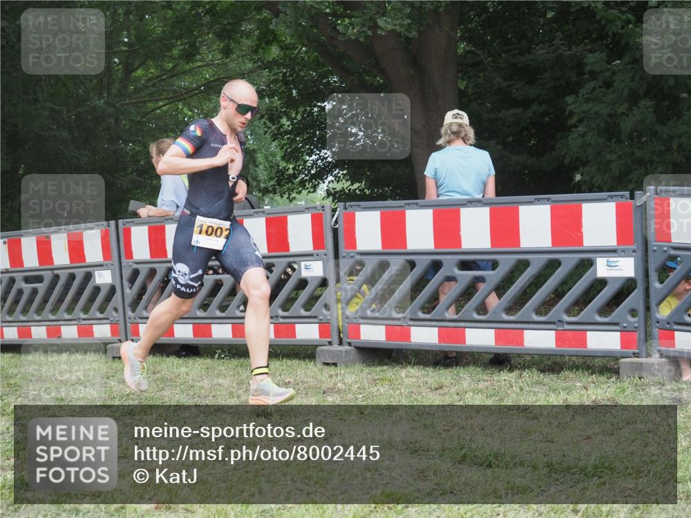 21.06.2025 - 27. Vierlanden-Triathlon KatJ http://msf.ph/oto/8002445 15.06.2025 12:56:07 Ziel 2, 1002 meine-sportfotos.de