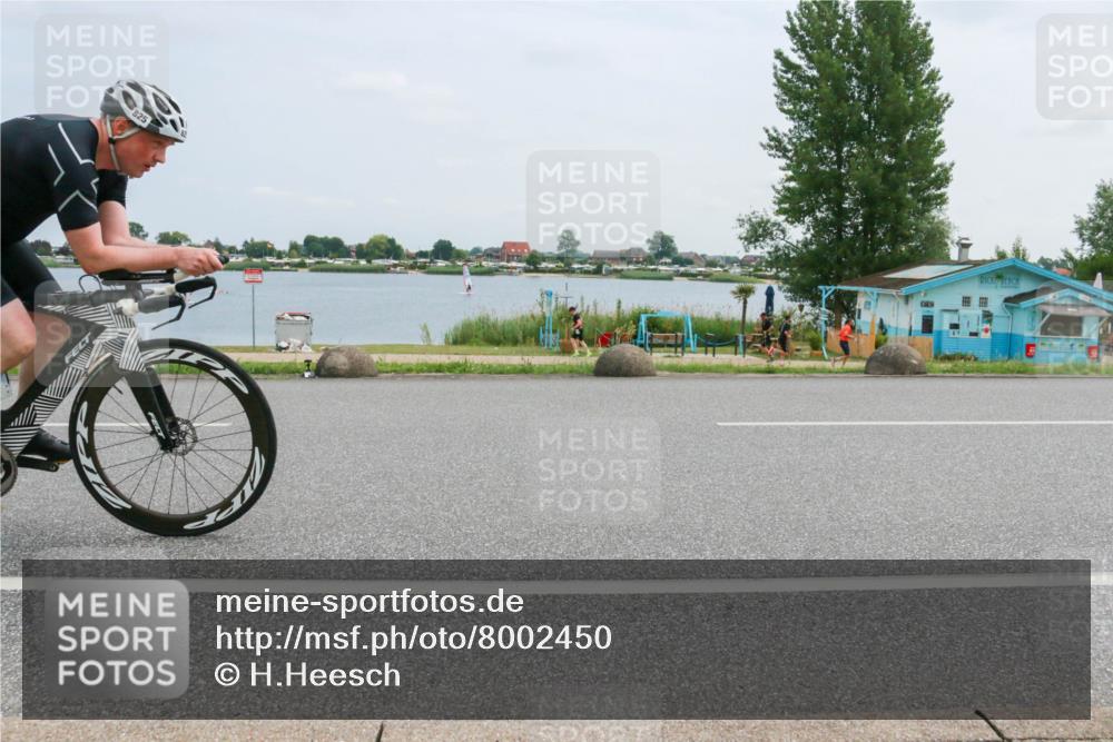 21.06.2025 - 27. Vierlanden-Triathlon H.Heesch http://msf.ph/oto/8002450 15.06.2025 12:40:57 Radfahren 825 meine-sportfotos.de