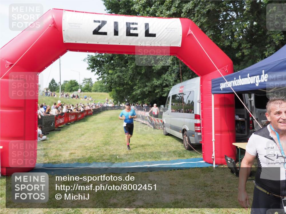 21.06.2025 - 27. Vierlanden-Triathlon MichiJ http://msf.ph/oto/8002451 15.06.2026 11:26:36 Ziel 367, 381 meine-sportfotos.de