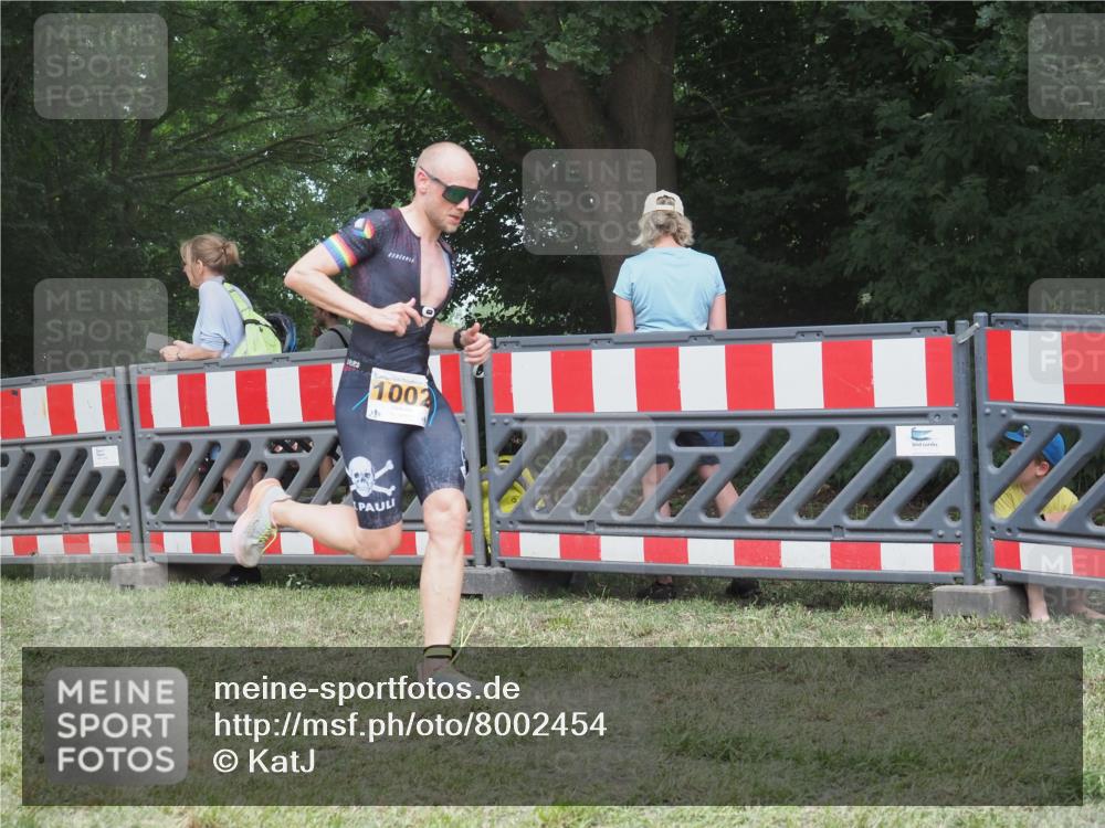 21.06.2025 - 27. Vierlanden-Triathlon KatJ http://msf.ph/oto/8002454 15.06.2025 12:56:07 Ziel 2, 1002 meine-sportfotos.de