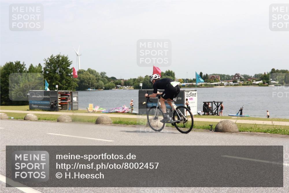 21.06.2025 - 27. Vierlanden-Triathlon H.Heesch http://msf.ph/oto/8002457 15.06.2025 11:47:04 Radfahren 710, 734, 801, 831 meine-sportfotos.de