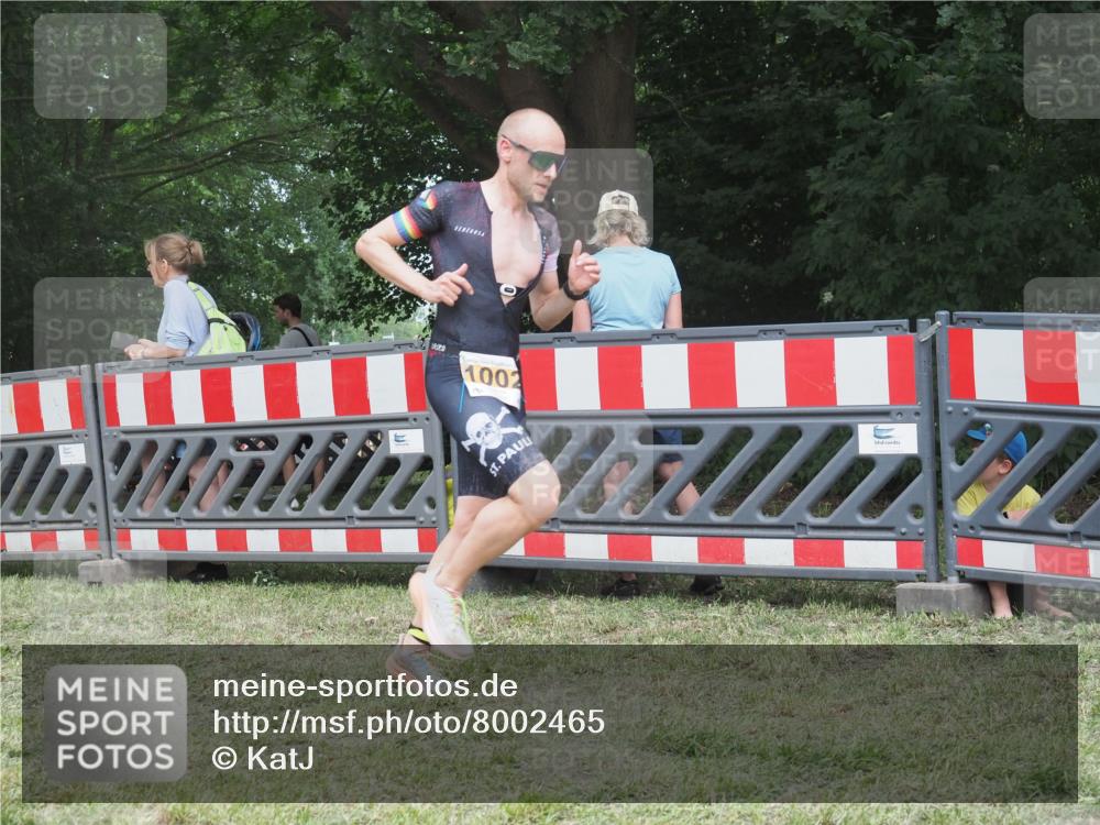21.06.2025 - 27. Vierlanden-Triathlon KatJ http://msf.ph/oto/8002465 15.06.2025 12:56:08 Ziel 2, 1002 meine-sportfotos.de
