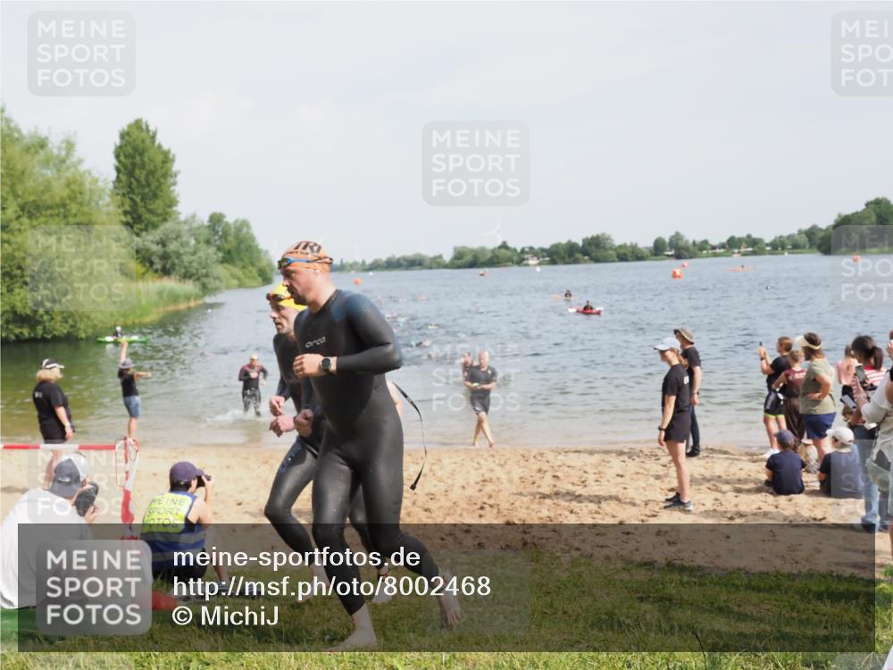21.06.2025 - 27. Vierlanden-Triathlon MichiJ http://msf.ph/oto/8002468 15.06.2026 10:05:16 Schwimmen 364, 382, 384, 393, 402, 422 meine-sportfotos.de