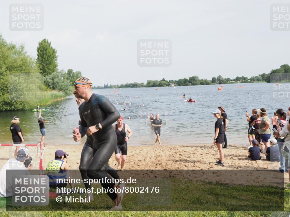 21.06.2025 - 27. Vierlanden-Triathlon MichiJ http://msf.ph/oto/8002476 15.06.2026 10:05:16 Schwimmen 364, 382, 384, 393, 402, 422 meine-sportfotos.de